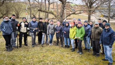 Der Obstbaumschneidekurs des Gartenbauvereins im März dieses Jahres fand sehr guten Anklang. (Bild: Simon Rosner)