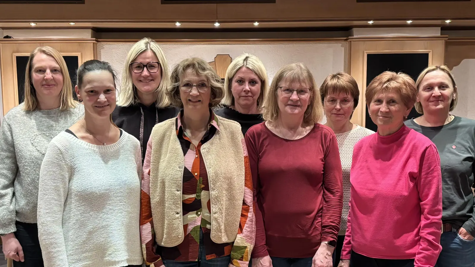 Neu gewählte Vorstandschaft Vorne von links: Daniela Sichardt, Birgit Schmidt, Petra Müller, Rita Schmid. Hinten von links: Julia Herrmann, Daniela Dotzler, Claudia Schmid, Susanne Herrmann, Irene Wisgickl (Bild: Daniela Dotzler)