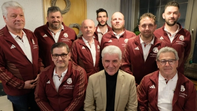 Mit dieser Mannschaft startet Gerhard Stadler (sitzend Zweiter von links) in die nächste Runde der zweijährigen Wahlperiode. (Bild: Fred Lehner)