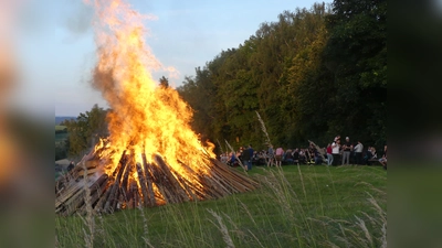 Das Khannesfeuer 2025 soll zu einem lauschigen Mittsommernachtsfest werden (Bild: Walther Hermann)