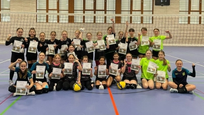 Urkunde und Naschpackerl waren der verdiente Lohn für die Mädels der Jahrgänge 2012/13 und jünger. (Bild: Katharina Oikarinen)