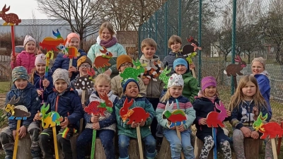Die Kinder waren sichtlich stolz auf ihre Kunstwerke.  (Bild: Bettina Stock)