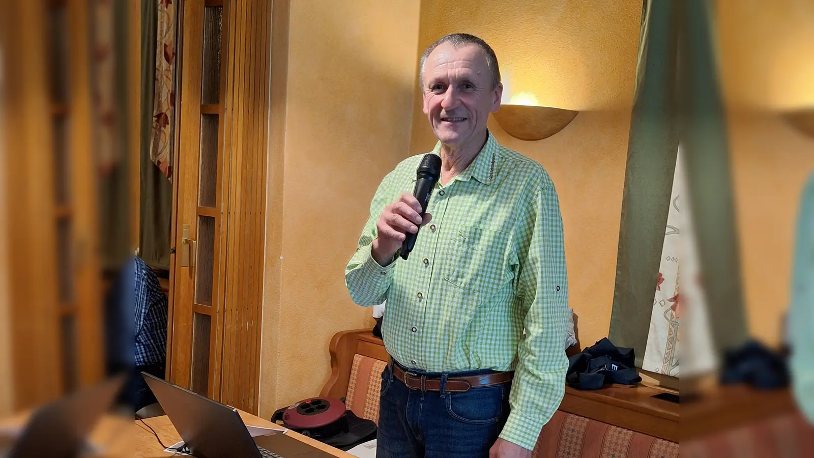 Der Vorsitzende bei der Herbstversammlung (Bild: Barbara Dirrigl)