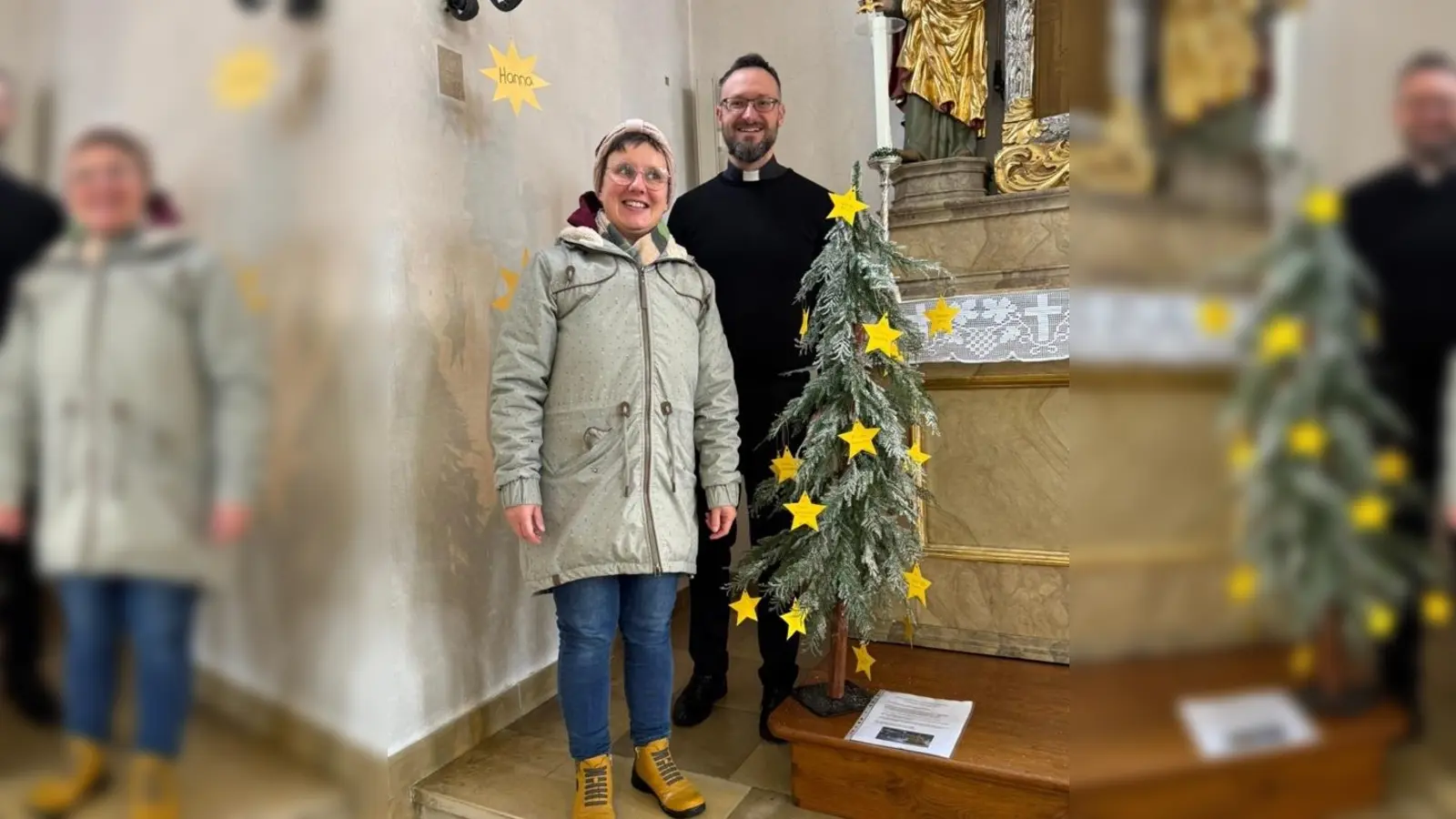 Martina Nitzbon vom Pfarrgemeinderat und Pfarrer Johannes Arweck freuen sich auf viele Helfer bei der Aktion „Wunschbaum”. (Bild: Christine Ebert)