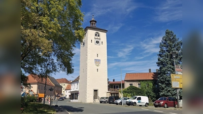 Blick auf den Klettnersturm, dem Wahrzeichen der Stadt Tirschenreuth. (Bild: Jessica Hecht)