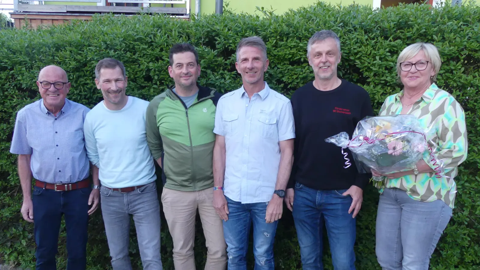 Die neue Vorstandschaft mit (ab 2. von links) Alexander Schuller, Stefan Theobald, Thomas Lohner und Hans Püttner dankten Reinhard und Gabi Gebhardt für deren Lebenswerk (Bild: Walther Hermann)