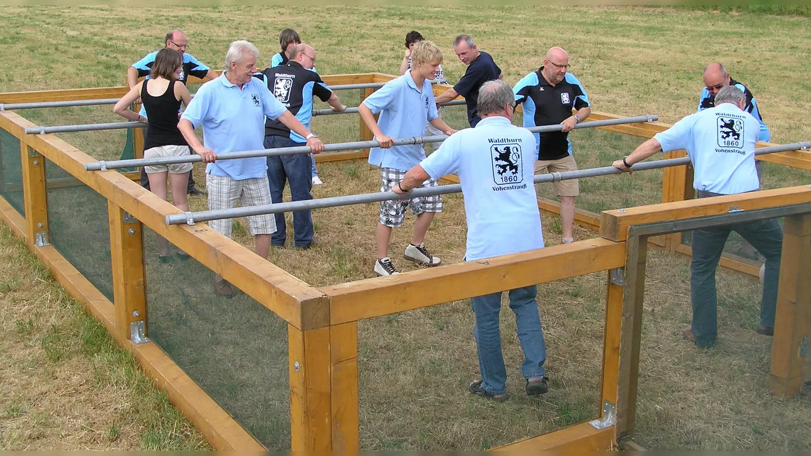 Lebendkickerturnier der Löwen am Samstag 19.3.25 mit Promi - Teams (Bild: Dr. Johannes Weig)