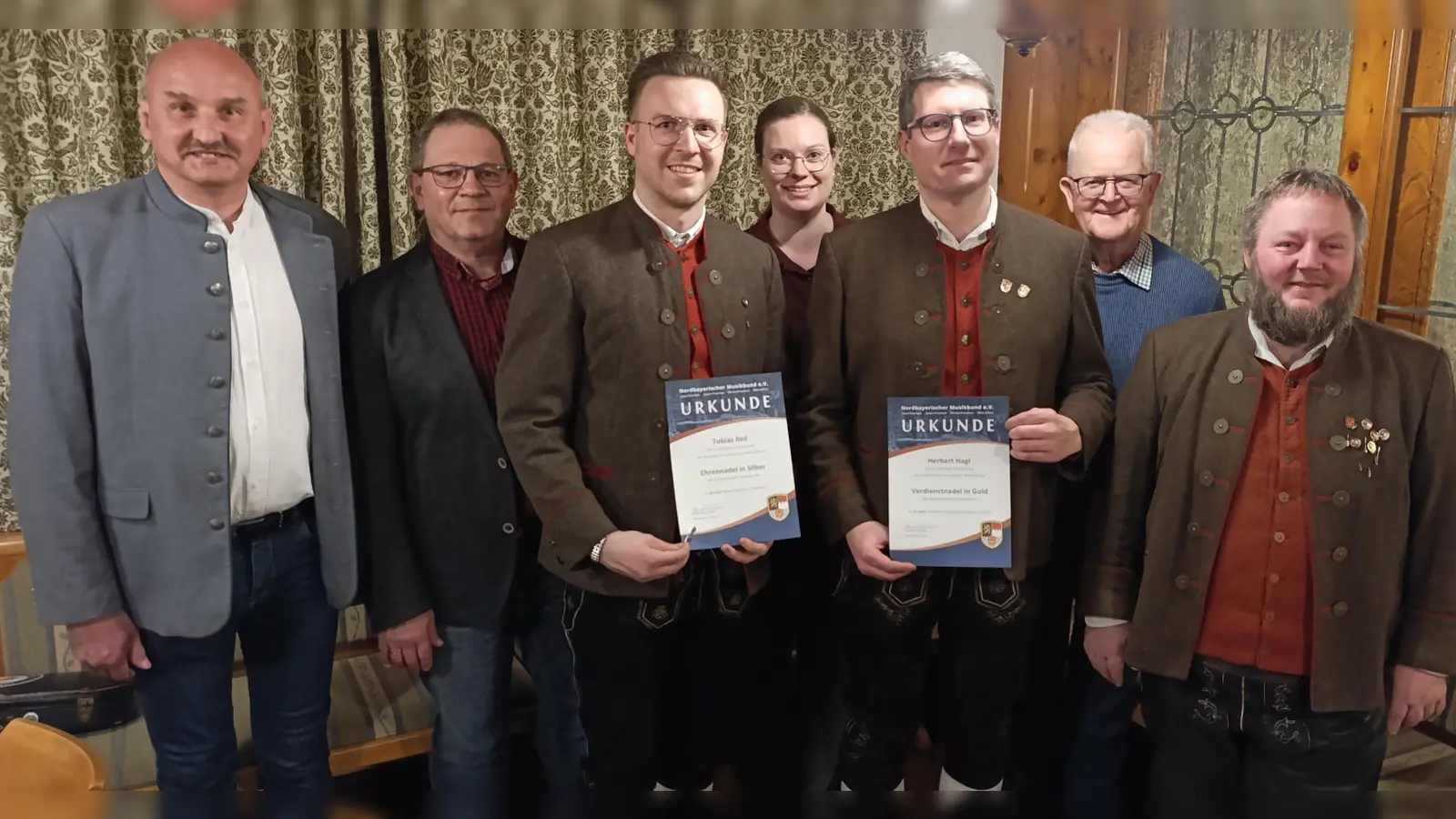 V.l.n.r.: Hubert Schleicher, Egbert Völkl, Tobias Reil, Anna Maria Prey, Herbert Hagl, Josef Schwarz, Tobias Zeitler. (Bild: Jürgen Hagl)