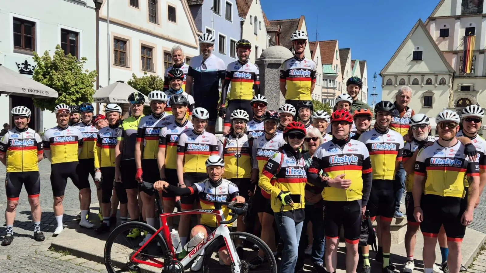 Die Mitglieder des VC Corona Weiden starten in die neue Radsaison (Bild: Stefan Riebl)