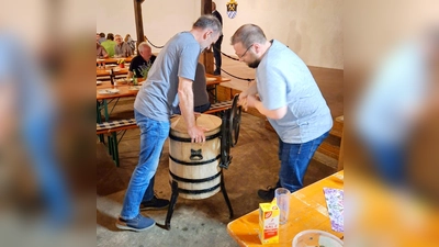 Traditionelles Ausbuttern. (Bild: Claudia Lederer)