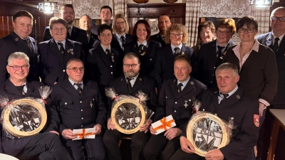 Jahreshauptversammlung mit Ehrungen FF Ranzenthal (3x 50 jähriges Jubiläum aktiver Feuerwehrdienst, 1x 10 Jähriges, 6x 25 Jähriges und 2x40 Jähriges Jubiläum aktiver Feuerwehrdienst). Mit im Bild Kreisbrandrat Christof Strobl und Kreisbrandmeister Michael Schmidt sowie die beiden Kommandanten. Bild gemacht von Maria Lengenfelder , Bericht von Barbara Rupprecht. (Bild: Maria Lengenfelder )