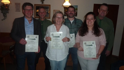 Die geehrten Mitglieder mit der Vorstandschaft :Bürgermeister Gerlad Reiter, Michael Knott, Christine Nesner, Herbert Ried, Kerstin Wild, Helmut Werner (von links).  (Bild: Josef Markgraf)