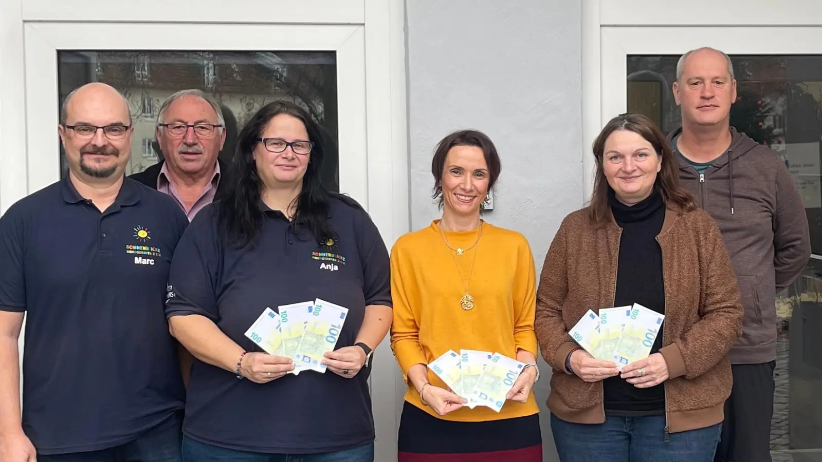 Kreisvorsitzender Georg Brand (2. v. links) mit Marc und Anja Clement von Sonnenblicke, Anja Schricker vom Bunten Kreis, Carmen Wuttke von Happynest und VdK-Kreisgeschäftsführer Thomas Döhler (von links). (Bild: Nicole Janke)