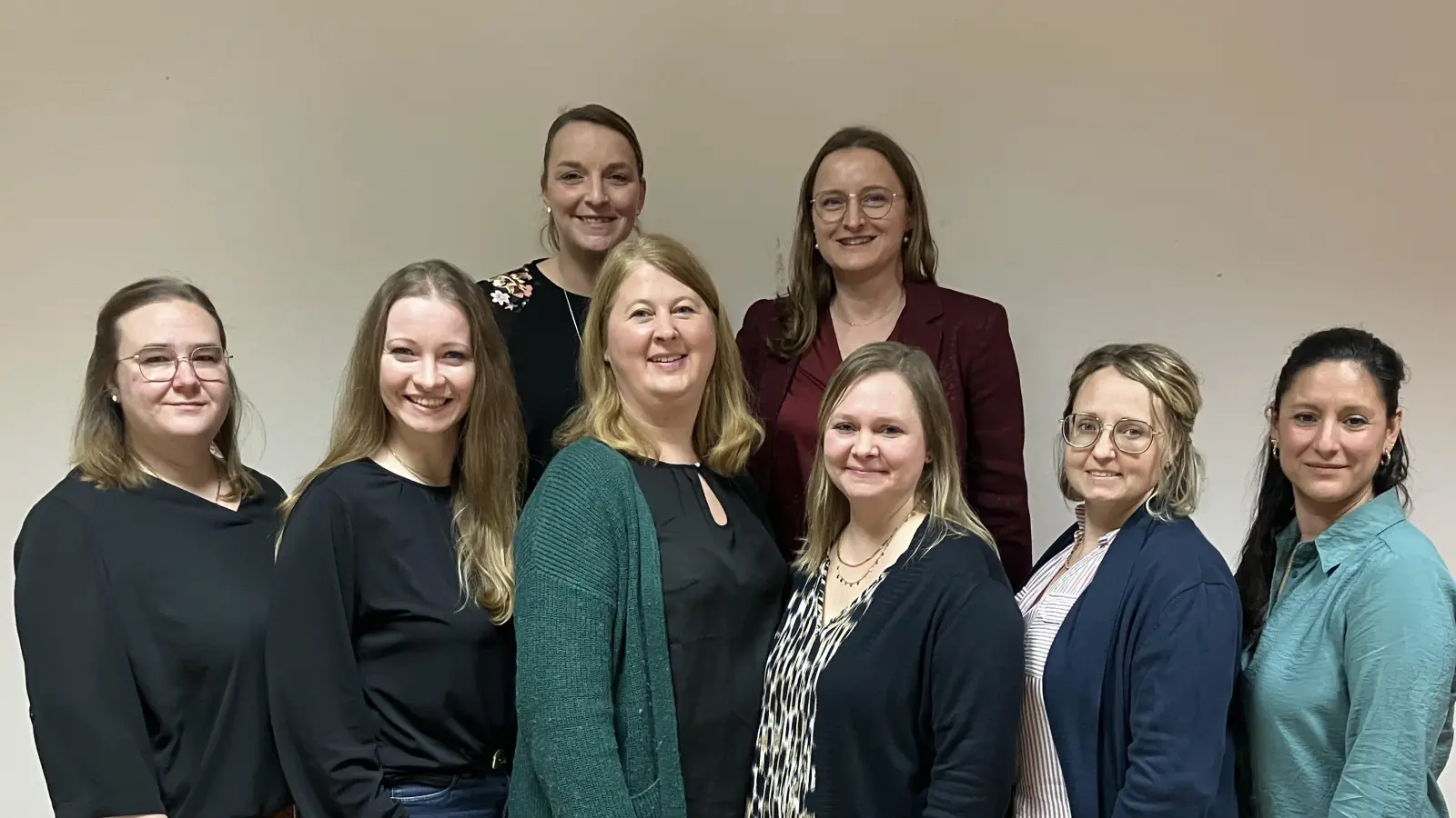 Die aktuelle Vorstandschaft; von links: Stefanie Reintsch, Sandra Beer, Julia Zirngibl, Karin Bauer, Hildegard Ziegler, Nadine Bausch, Christina Kaube, Lolita Rosner (Bild: Hildegard Ziegler)