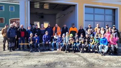 Bei der Ramadama-Aktion in Eslarn beteiligten sich Kinder, Jugendliche und Erwachsene. (Bild: Maria Wazl)