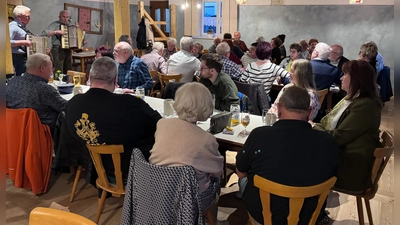 Zoigl-Glückseeligkeit und gute Stimmung herrschte beim Zoiglabend der Grafenwöhrer CSU im „Gasthaus Lober – Zur Wirti”. (Bild: Jürgen Hofmann)