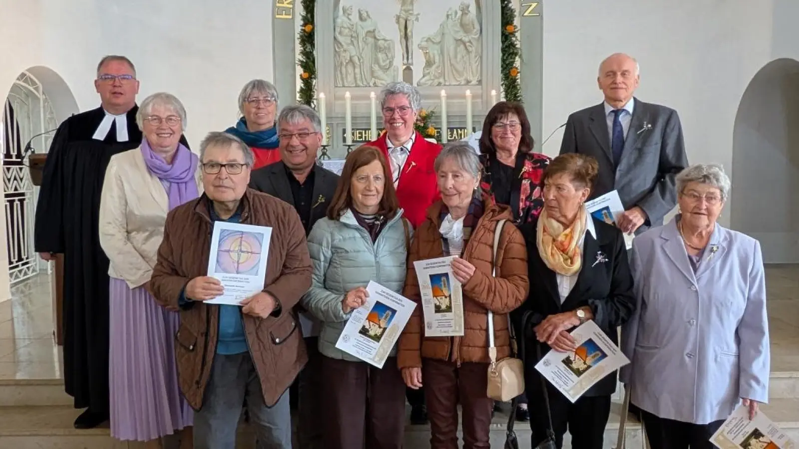 11 Jubilarinnen und Jubilare feierten am 17.5. ihr Konfirmationsjubiläum in Erbendorf. (Bild: Thomas Berthold)