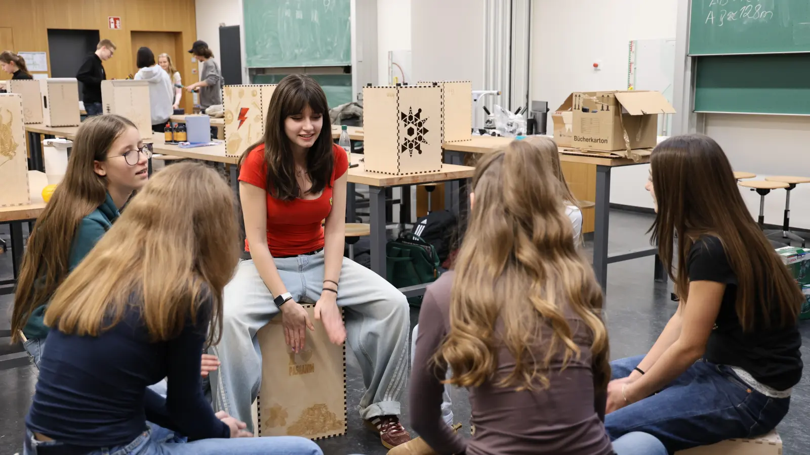 KYUB „Digital entwerfen, analog umsetzen – MINT-Bildung zum anfassen“ . (Bild: Landratsamt Neustadt a.d.Waldnaab / Sabrina Winderl )