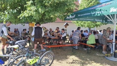 Die Patroziner sorgten bestens für Musik und die Kolpingsfamilie für Speisen und Getränke. (Bild: Karl Ziegler)