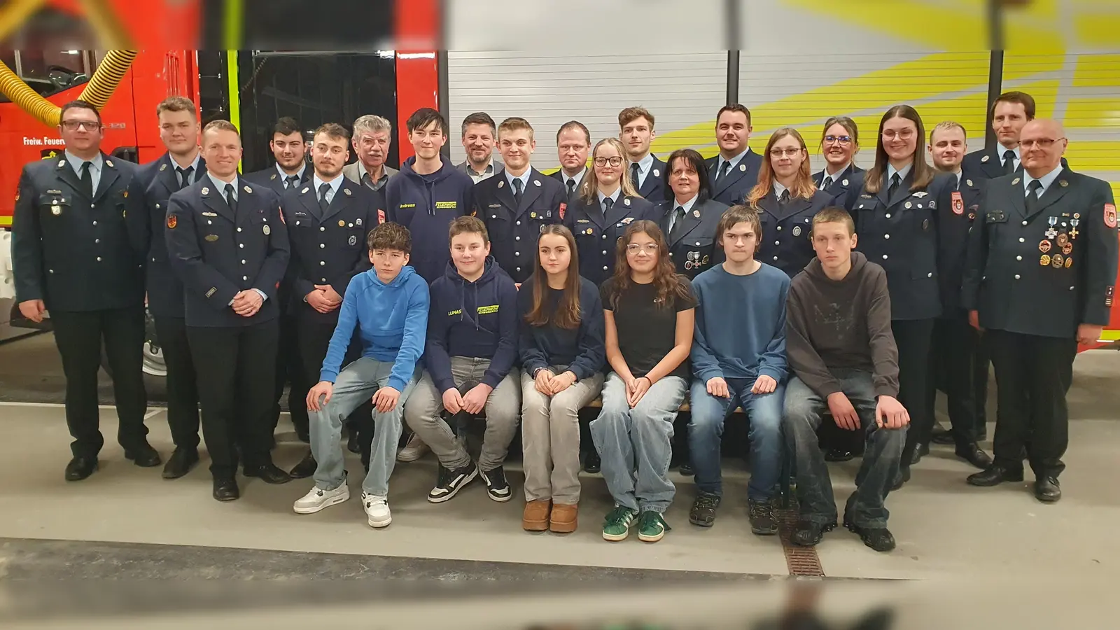 Jugendgruppe und beförderte Mitglieder. (Bild: Josef Forster )