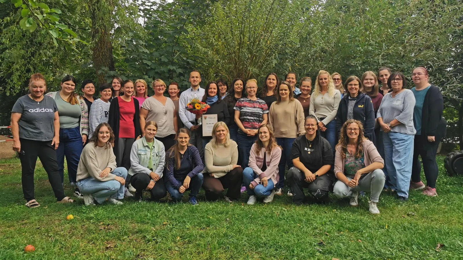 Team Max und Moritz gratuliert Andrea Fischer zu ihrem 40ig jährigem Dienstjubiläum  (Bild: Maria Guldan )