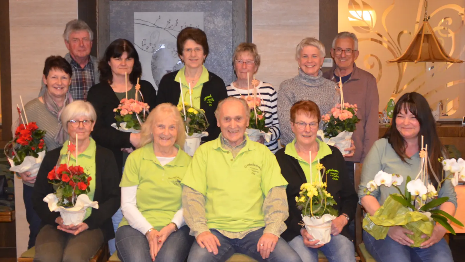 v. l.vorne Burgi Lehnerer, Christine und Erich Richthammer, Gunda Pirner, Julia Sertl v. l. hinten Hildegard Lederer, Walter Brunner, Simone Hüttner, Heidi Ziegler, Käthe Pirner, Karin Hiltel, Hans Meidenbauer. (Bild: Stefan Pirner)