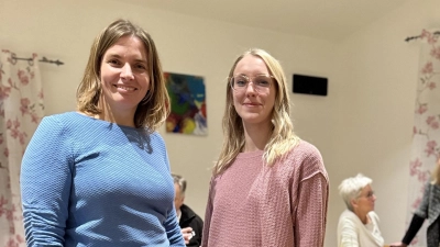 Karin Pschierer (rechts neben Laura Weber) wurde neu in den Vorstand gewählt; sie wird sich um Social Media kümmern. (Bild: Gabi Eichl)