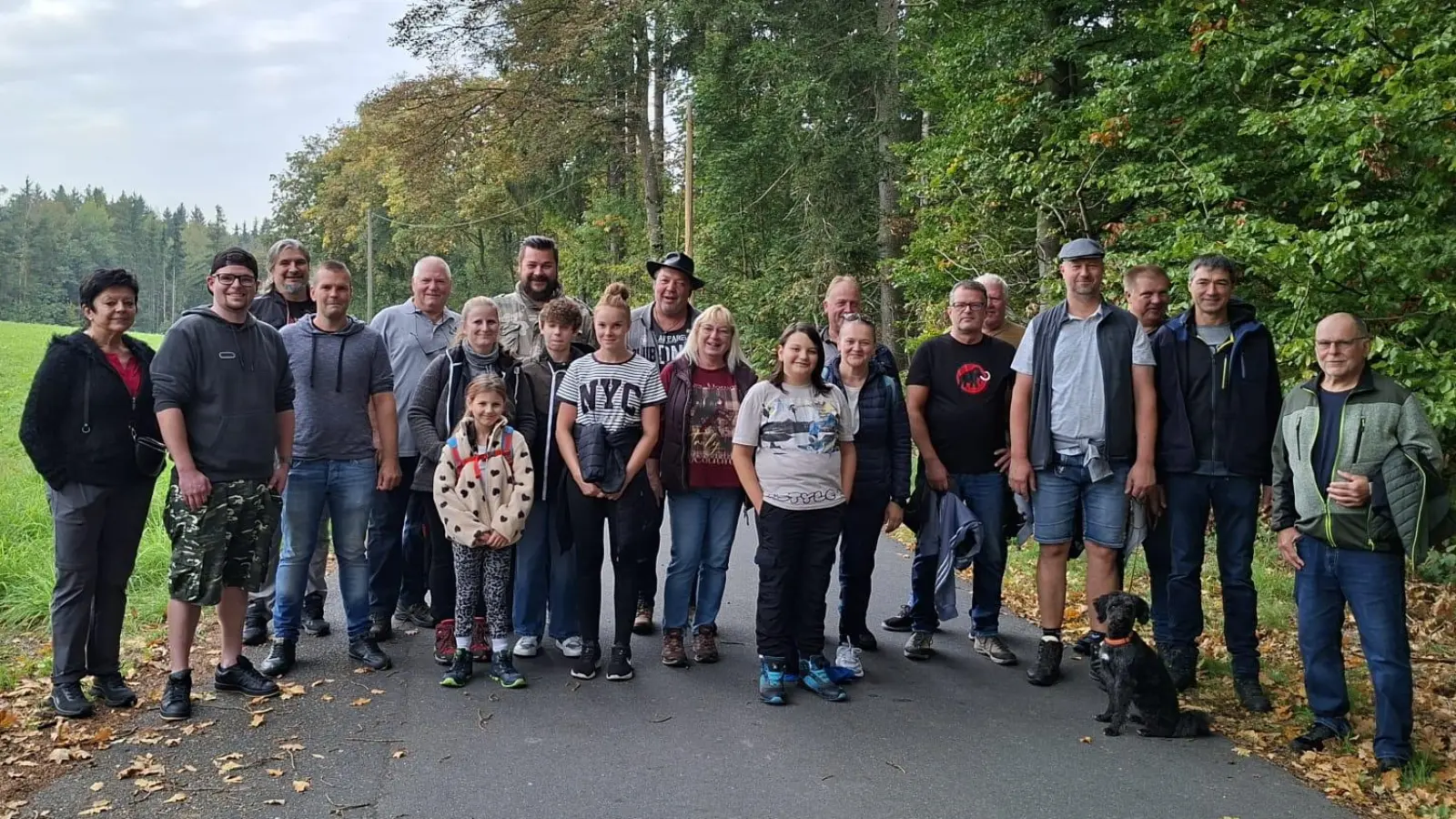 Teilnehmer der Wanderung der Schäferhundfreunde Kulmain (Bild: Arnold Koch)
