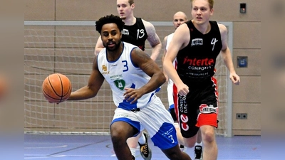 Topscorer Daniel Bost (Nr 3) bringt den Ball (Bild: Dagmar Nachtigall)