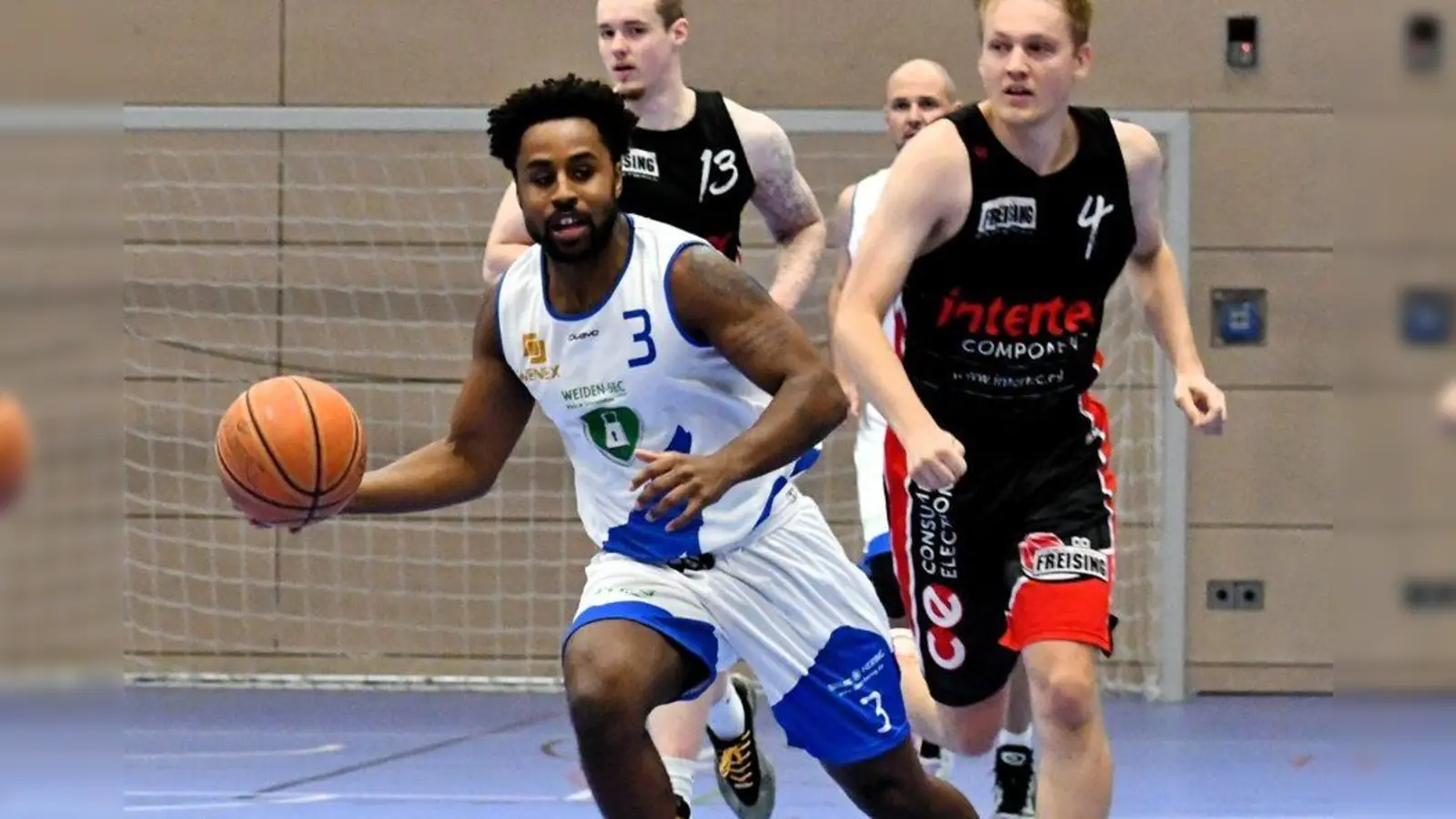 Topscorer Daniel Bost (Nr 3) bringt den Ball (Bild: Dagmar Nachtigall)