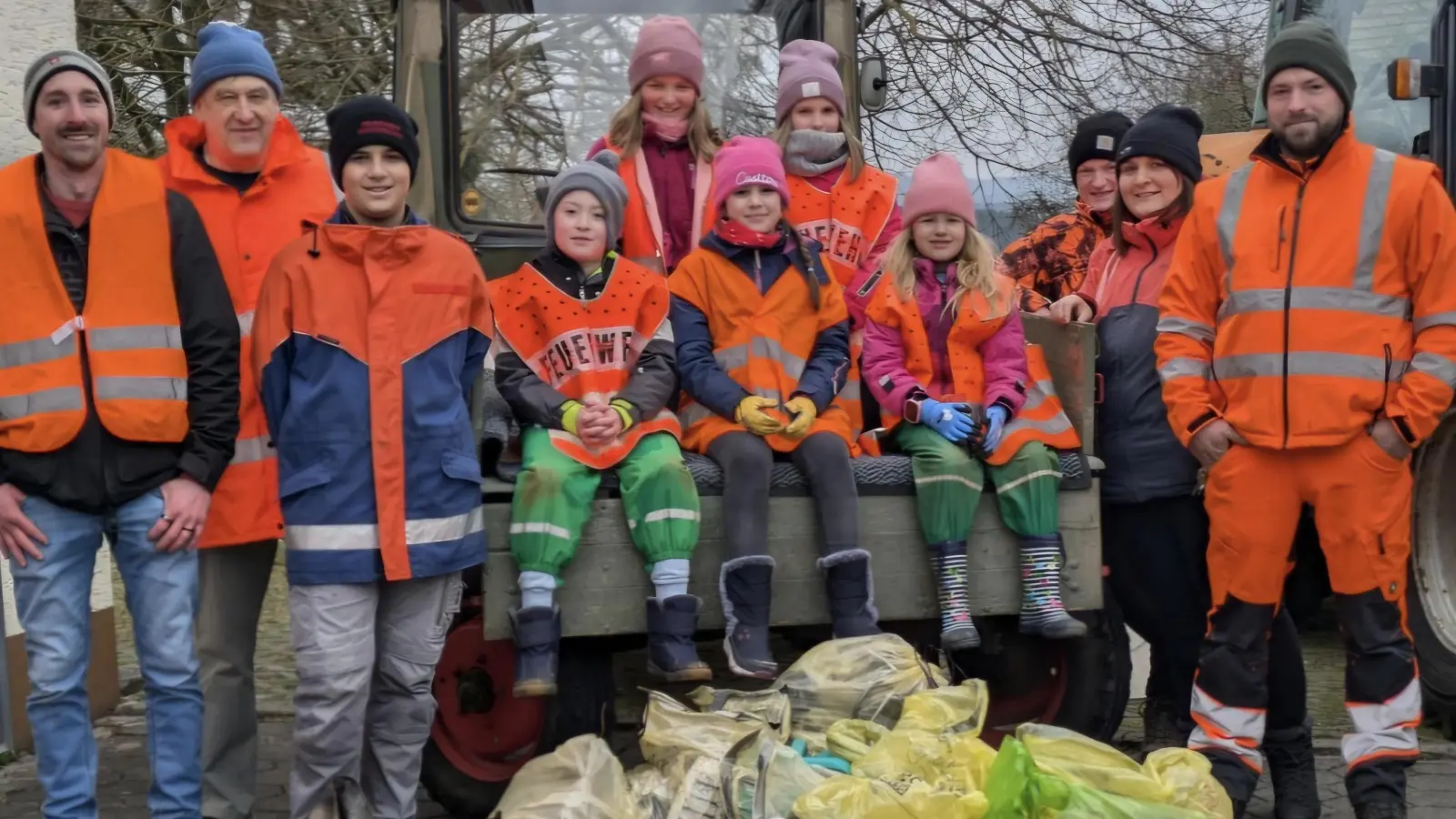 Ramadama-Aktion der Jugendfeuerwehr.  (Bild: Gerhard Müller )