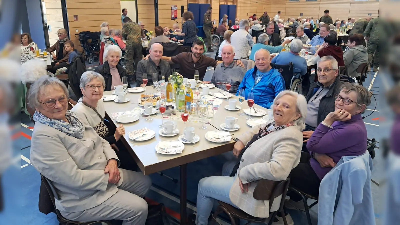 Traditioneller Seniorennachmittag unter Beteiligung der Bundeswehr und Witzemeister „Luky”  (Bild: Karlheinz Budnik)