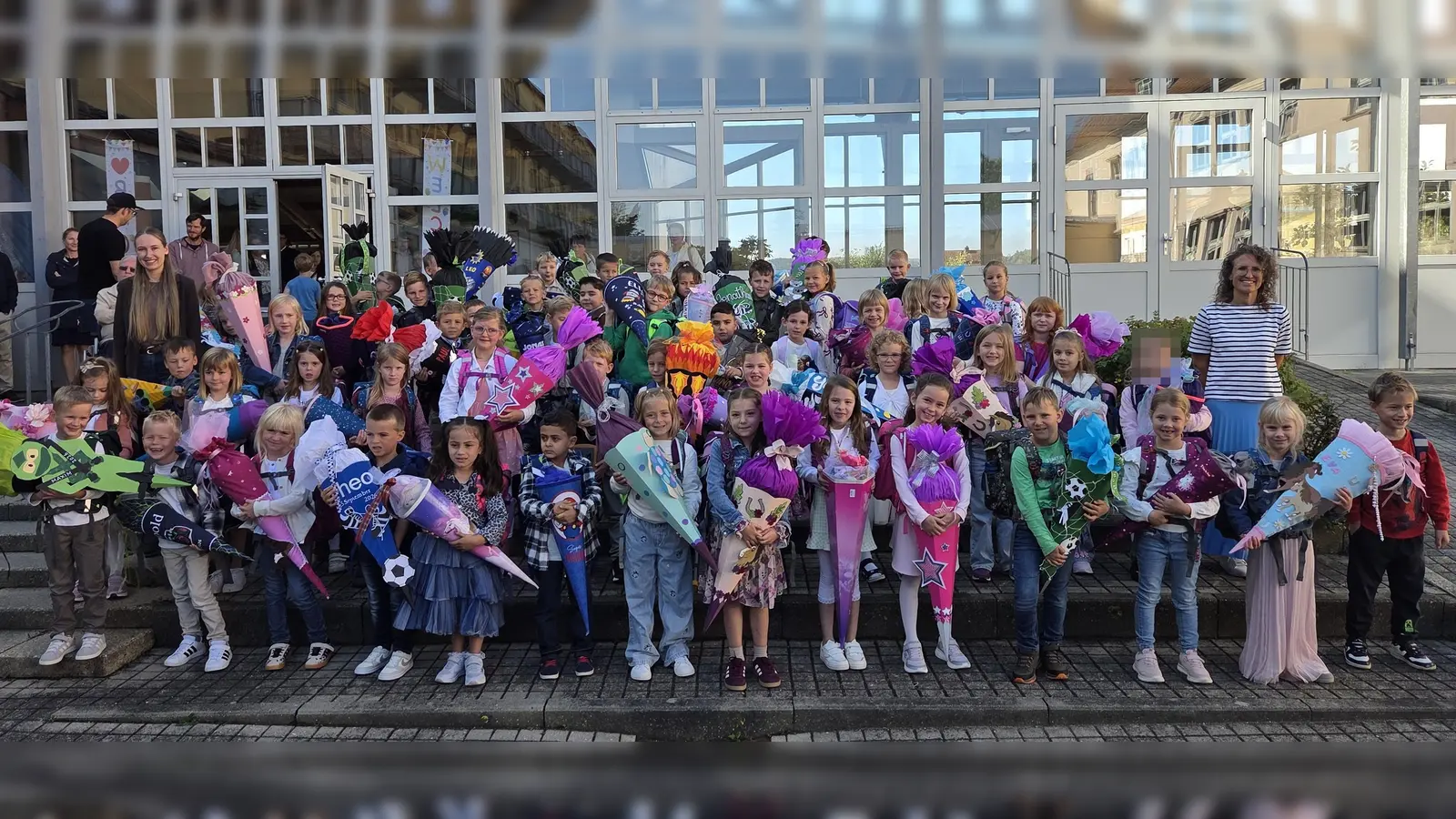 Für 54 Erstklässler startete am Dienstag an der Landgraf-Ulrich-Grundschule Pfreimd das Abenteuer „Schule”. (Bild: Oliver Fröhlich)