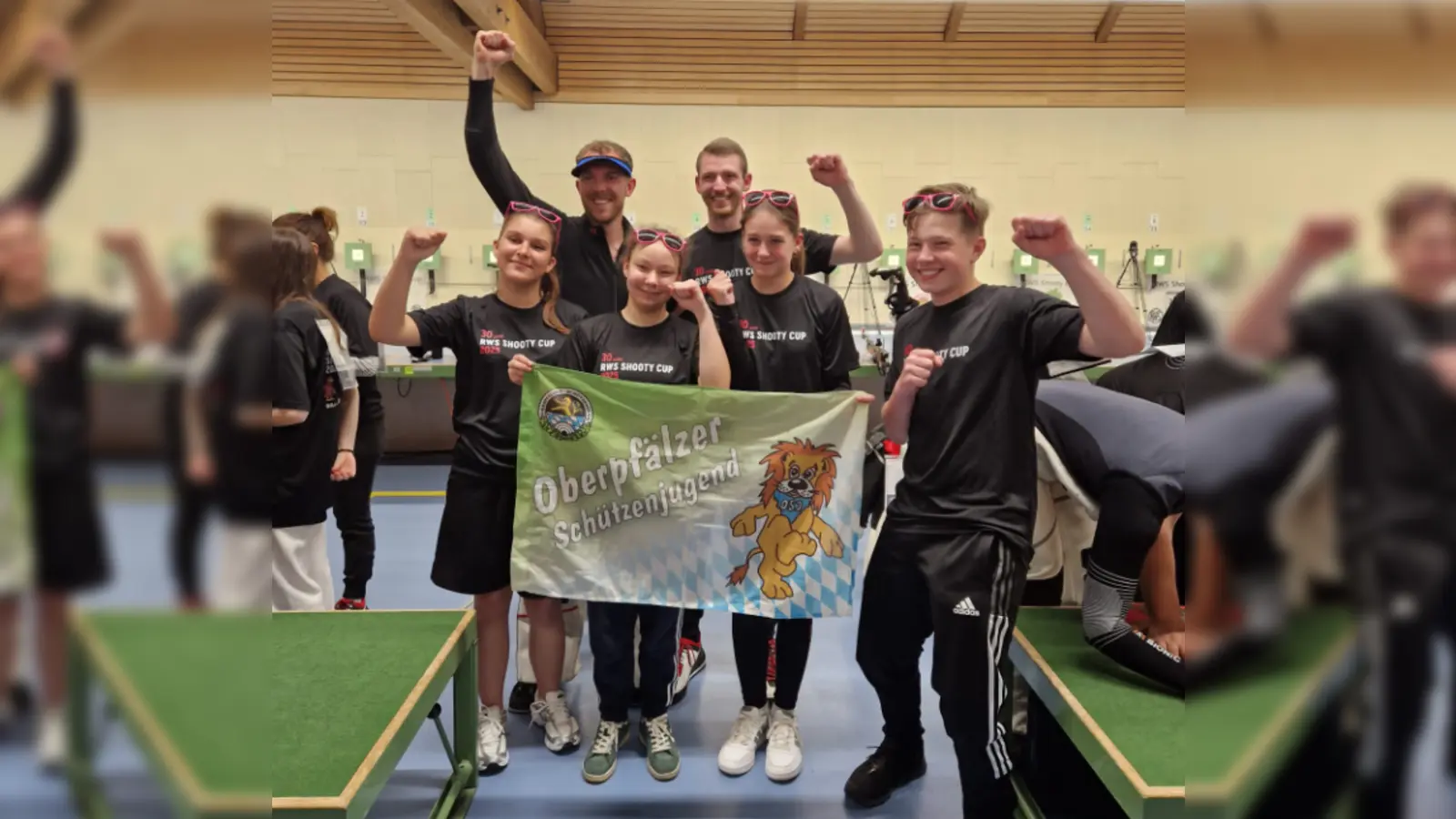 1. Reihe von li. nach re. : OSB Schützen der Oberpfalz : Lucie Leistner, Fiona Merkl, Jana Stahl und Nico Schürger<br>2. Reihe von li. nach re: Bundeskaderschützen Dallinger Maximilian und Köppl Andreas. (Bild: Angelika Stahl)