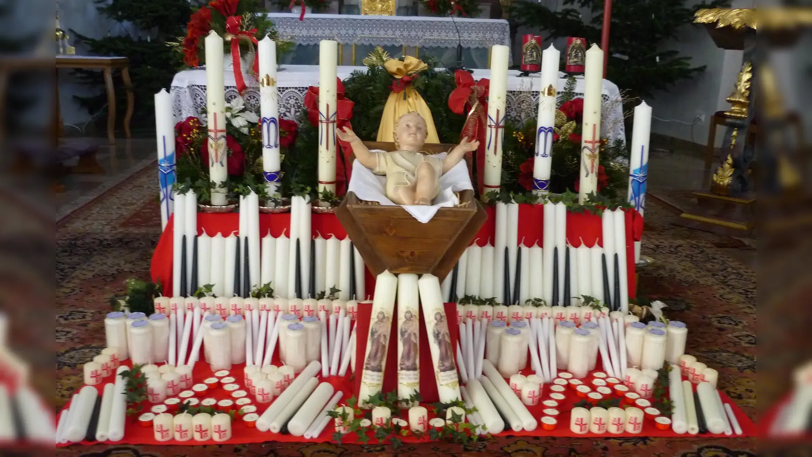 Kerzen zum Lichtmeßtag in der katholischen Kirche in Wildenau. (Bild: Josef Albrecht)