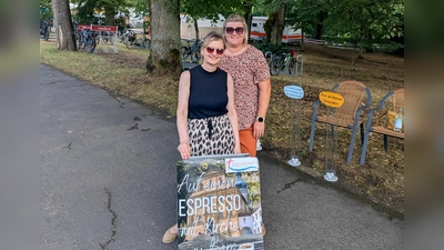 GR Regina Probst und GR Kathrin Blödt organisierten „Auf einen Espresso mit Kirche am Berg.”  (Bild: Regina Probst)