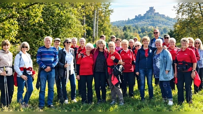 Aussichtspunkt: Der Blick auf die Burg Flossenbürg gehörte zu den besonderen Eindrücken auf der Rundstrecke. (Bild: Dieter Menzel)