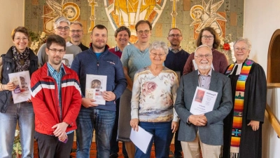 Von Links: Doris Schwarz; Patrik Willecke (Dekanatsposaunenchorobmann); Susanne Deml; Roland Willecke; Daniel Okopski; Timo Raps; Ulrike Bäumler; Renate Oppelt; Andreas Deml; Johanna Weich; Erwin Oppelt; Pfarrerin Heidi Gentzwein. (Bild: Werner Gentzwein)