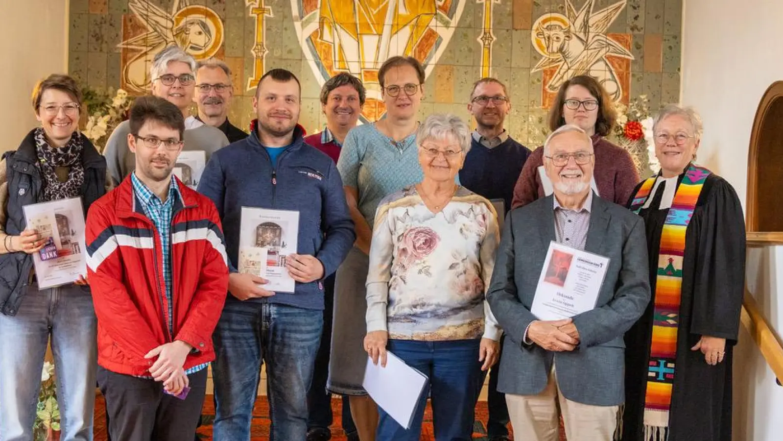 Von Links: Doris Schwarz; Patrik Willecke (Dekanatsposaunenchorobmann); Susanne Deml; Roland Willecke; Daniel Okopski; Timo Raps; Ulrike Bäumler; Renate Oppelt; Andreas Deml; Johanna Weich; Erwin Oppelt; Pfarrerin Heidi Gentzwein. (Bild: Werner Gentzwein)