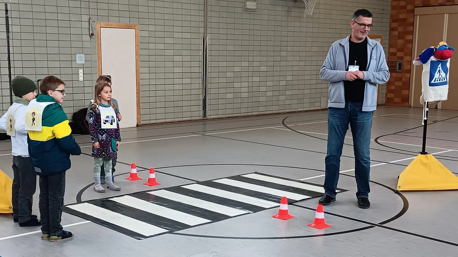 Schüler beim Verkehrssicherheitstraining „Aufgepasst mit ADACUS”. (Bild: Birgit Enders)