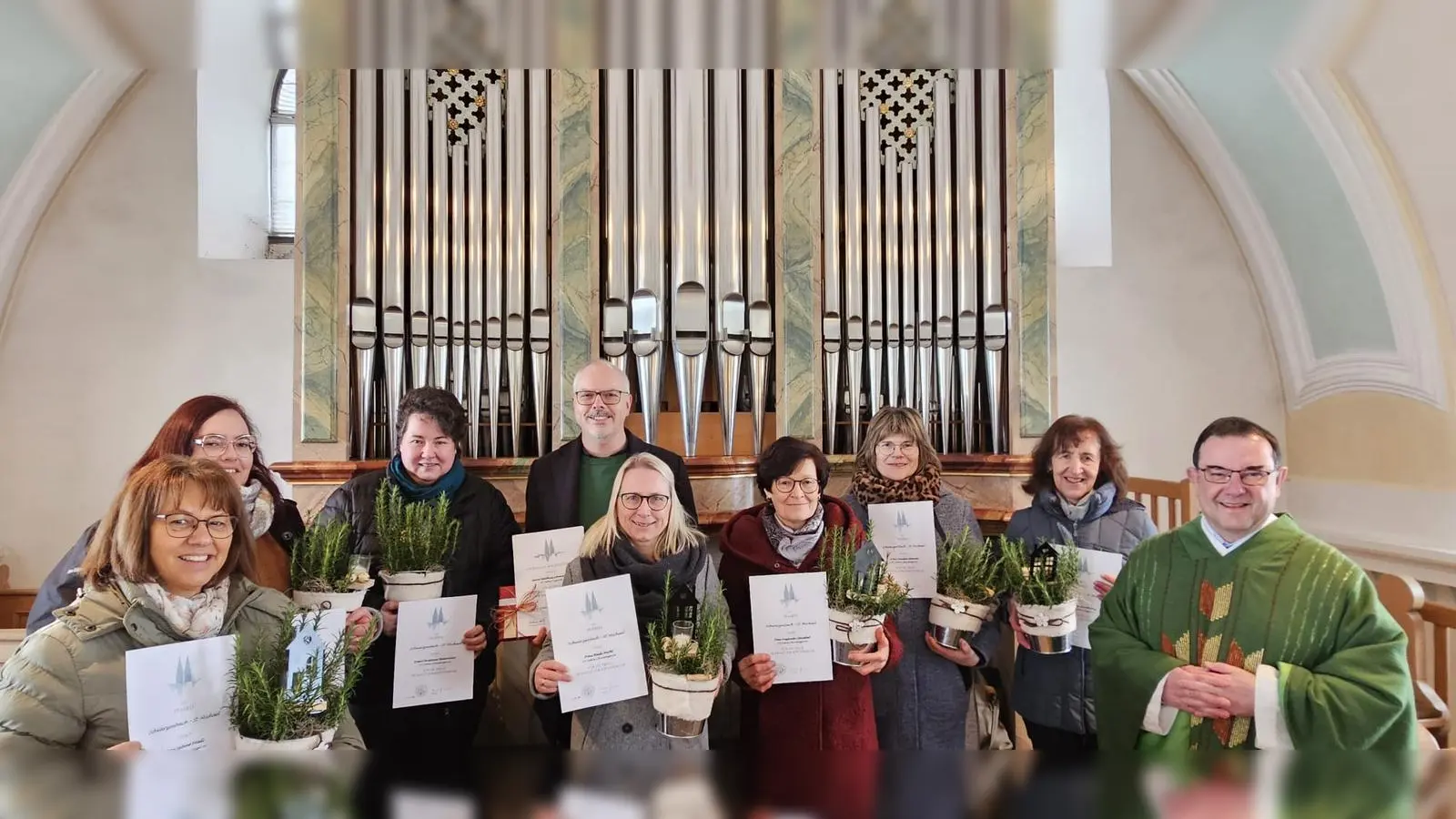 Gruppenbild der Jubilare des Kirchenchores Schwarzenbach (Bild: Heidi Hecht)