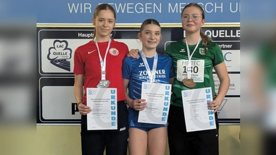 Emma Scharf (Silber), Valentina Ascherl (Gold) und Romy Dagtekin (Bronze) bei Bayerischer Mehrkampf-Meisterschaft W14 (Bild: Sabine Schnurrer)