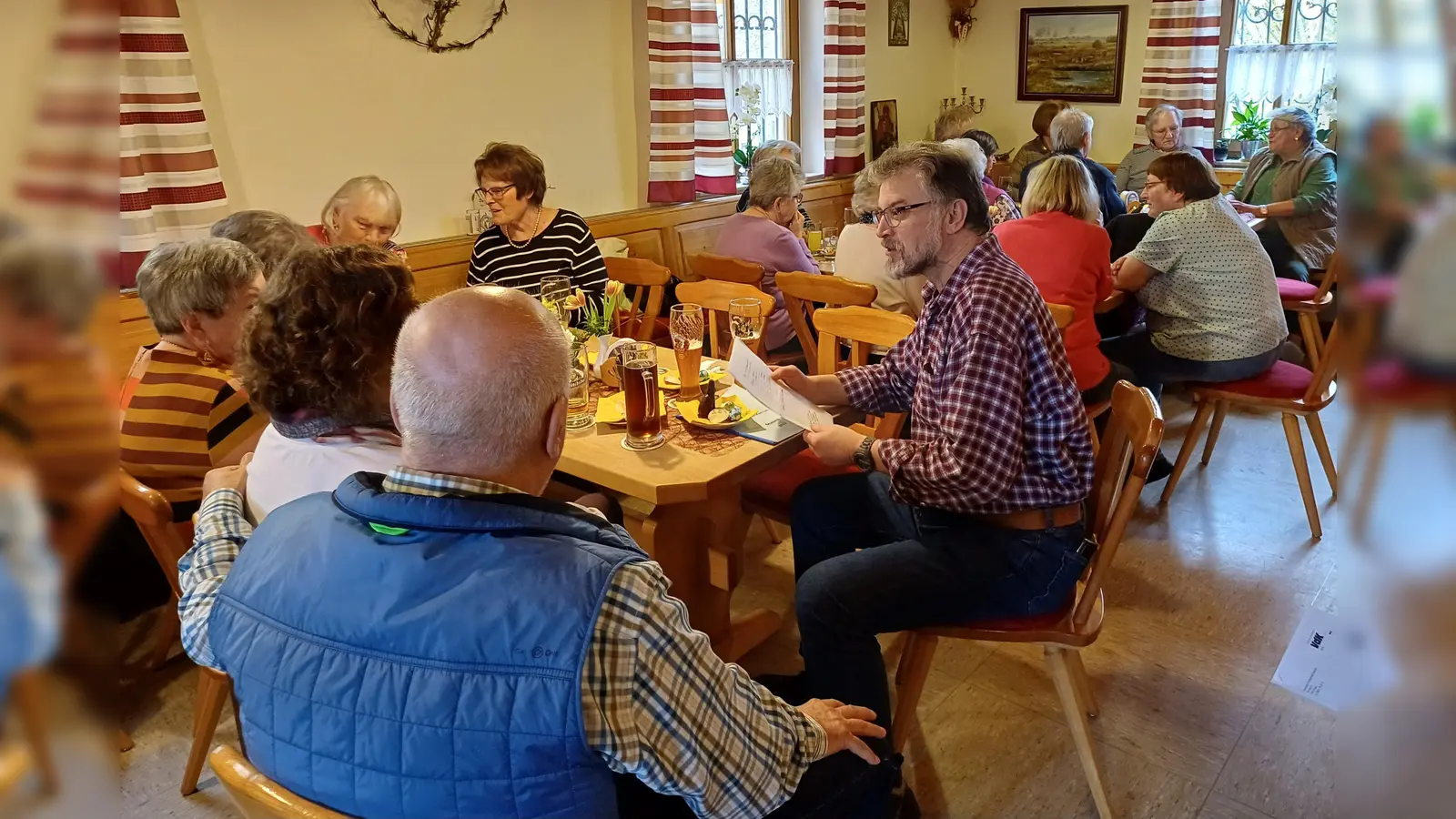 Gemütliches Beisammensein war beim VdK-Osterkaffee im OWV-Heim in Tirschenreuth angesagt.  (Bild: VdK Tirschenreuth/exb)
