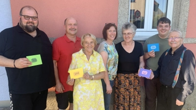 Von links nach rechts: Stefan Radies, Thomas Mathes, Jutta Harbig, Gabriele Striegl, Angela Sauer, Nico Kellner, Karl Wildenauer. (Bild: Tom Kreuzer)