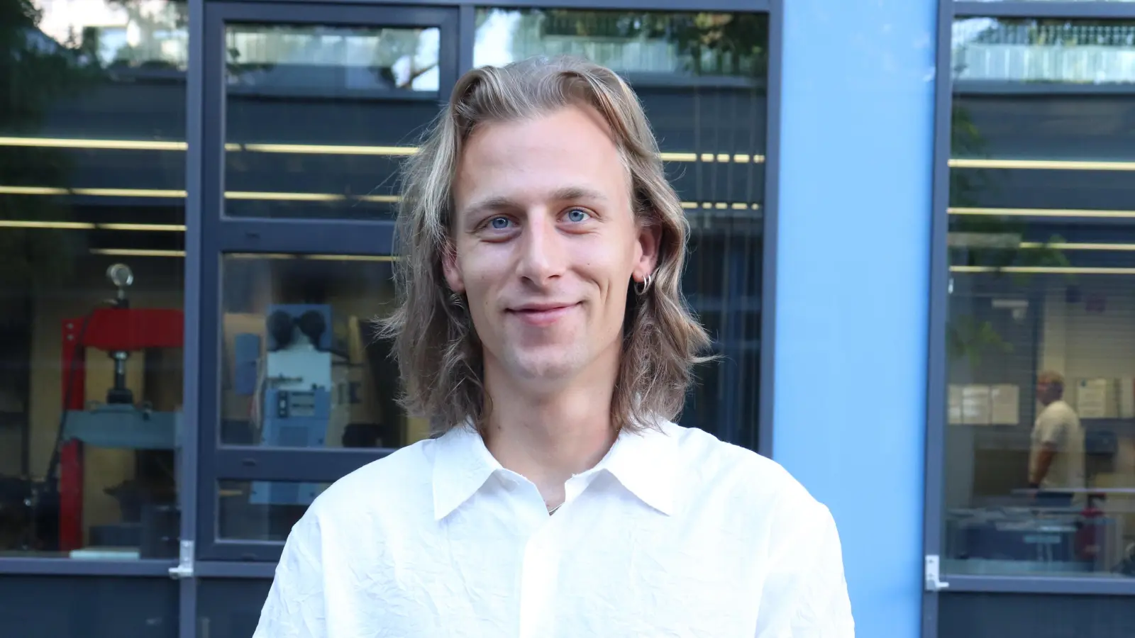 Florian Erras aus Amberg gehört zu den erfolgreichen Absolventen der Meisterschulen am Ostbahnhof. Er bestand die Meisterprüfung im Zahntechnikerhandwerk. (Bild: Dirk Winterhalter)