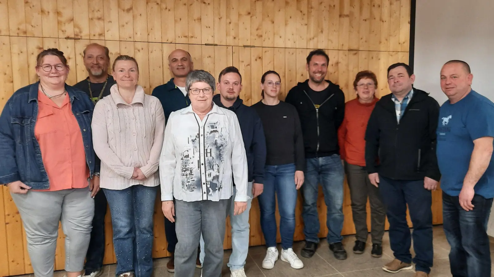 Die neugewählte Vorstandschaft vom Anger II. Von rechts nach links<br>Wiesner Waldemar, Tuschin Alexander, Kurczyk Marita, Schmeller Alexander, Ebenhöch Rebecca, Joner Alexander, Hierreth Andrea, Piehler Johann, Alezki Natalia, Rummel Jürgen, Müller-Rummel Esther (Bild: Andrea Hierreth )