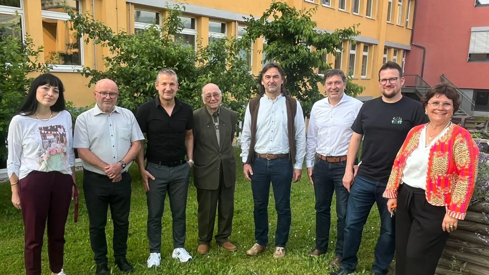 Der neu gewählte Förderverein der Lobkowitz-Realschule Neustadt/WN. (Bild: Martin Neuhaus)