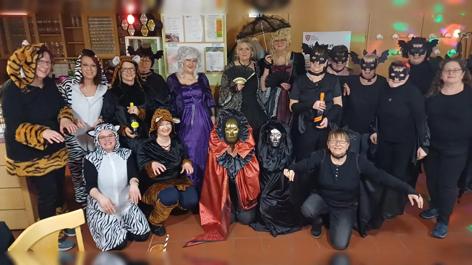 Die Sieger der Maskenprämierung beim traditionellen Weiberfasching des SV Loderhof/Sulzbach e.V. (Bild: Gerda Donhauser)