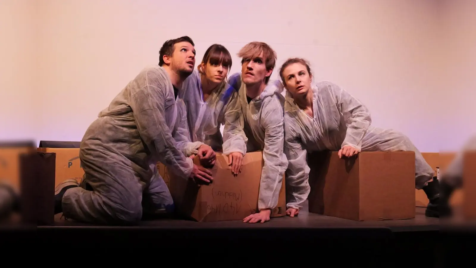 Das bekannte Theaterstück „SAD-88” kommt am 19.04.2026 mit zwei Aufführungen nach Kemnath. (Bild: Florian Wein)