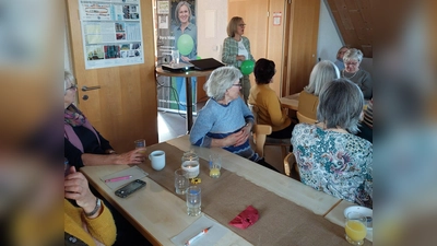 Präventologin Frau Doris Völkl hält einen Fachvortrag über Gesundes Atmen. (Bild: Cornelia Träger)